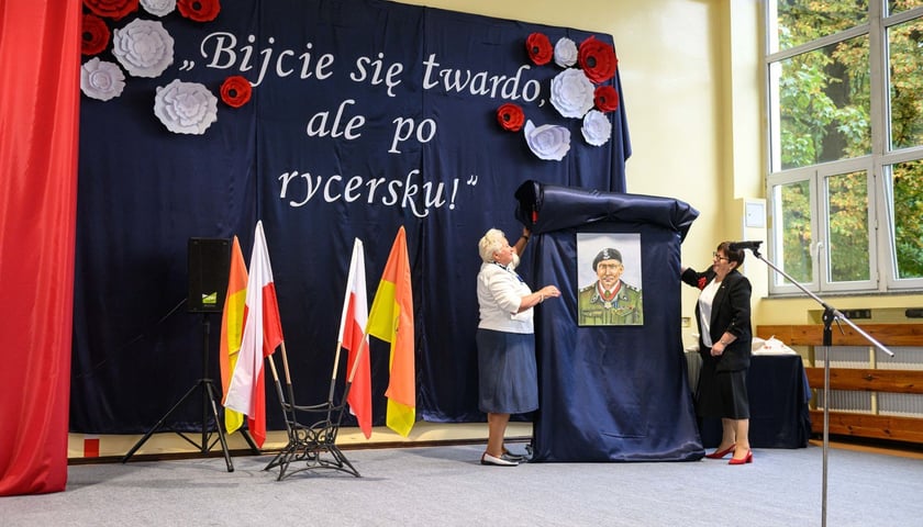 <p>Uroczystości nadania imienia Szkole Podstawowej nr 4 we Wrocławiu</p>