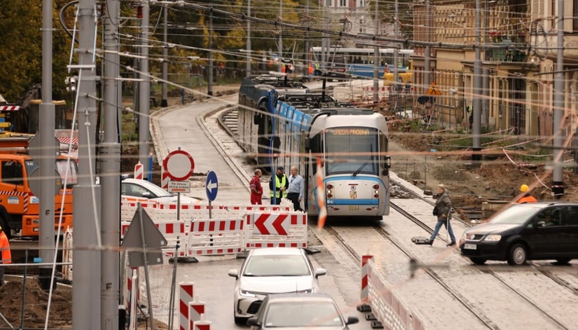 Próbny przejazd tramwaju przez pl. Staszica. 