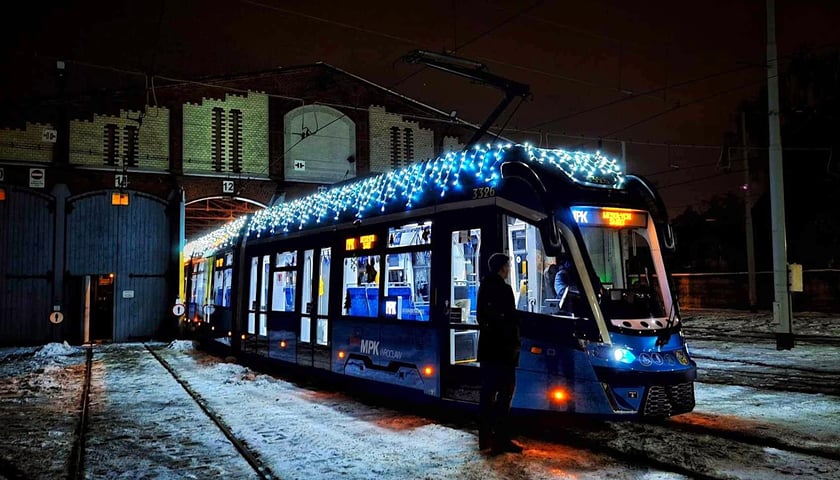 Świąteczny tramwaj wyruszył rankiem 6 grudnia z zajezdni Borek.