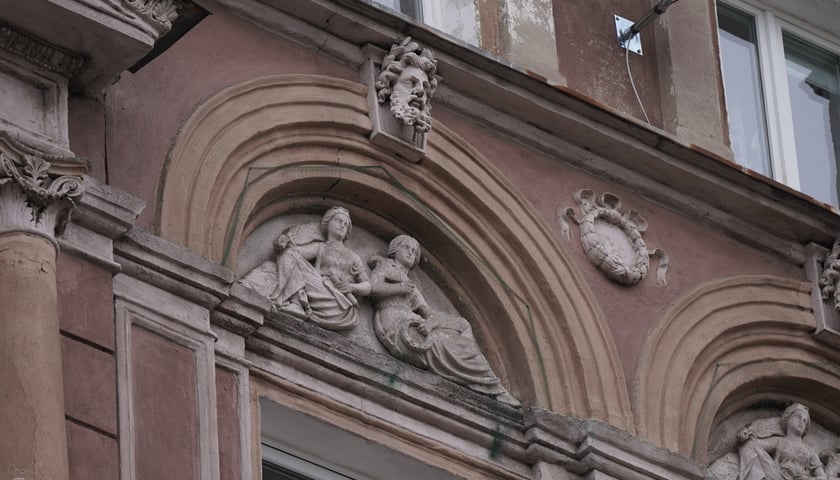 Detale architektoniczne jednej z kamienic na wrocławskim Nadodrzu