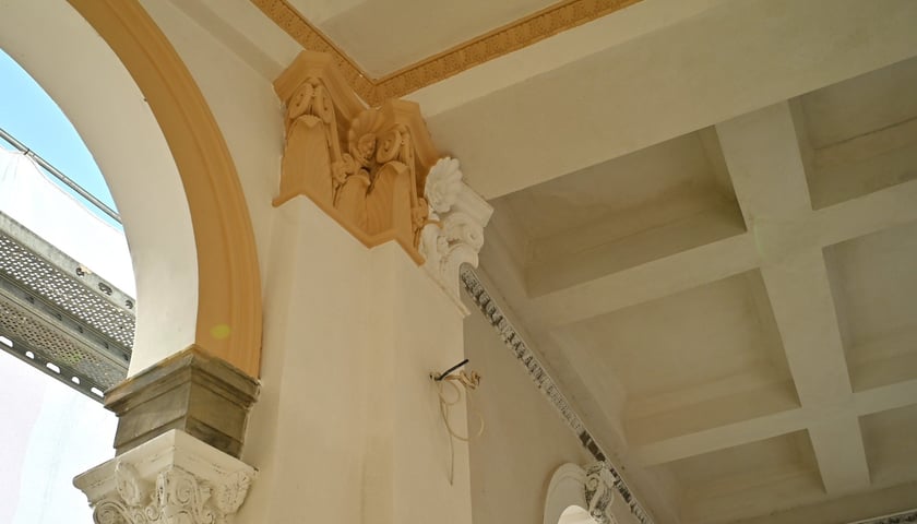 Trwa restauracja Bastionu Sakwowego i wykonawca - na ile pozwala mu pogoda - przystępuje do wykańczania detali.