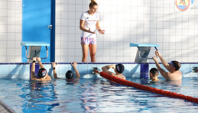 <p class="MsoNormal"><span style="mso-fareast-language: PL;">Trening pływacki prowadziły st. szer. spec. Dominika Sztandera i&nbsp;st. szer. Alicja Tch&oacute;rz</span></p>