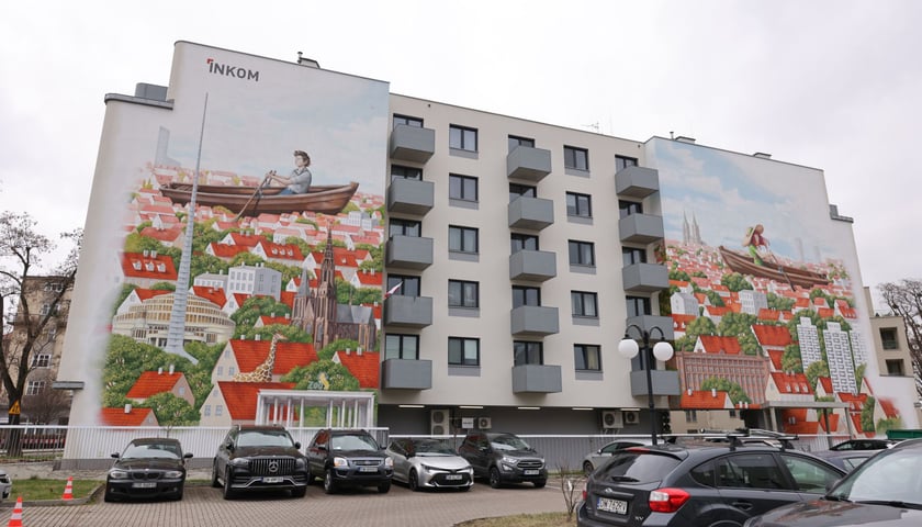 Mural "Płynąc przez miasto" przy ul. Gdańskiej