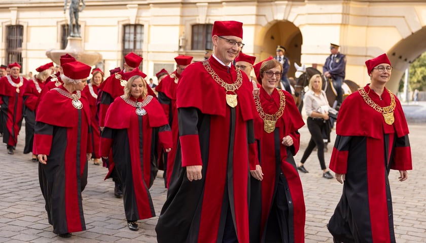 Uroczysta inuaguracja roku akademickiego we Wrocławiu. Zdjęcie ilustracyjne