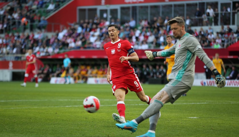 Na zdjęciu Robert Lewandowski podczas meczu Polska - Walia w trakcie Ligi Narodów 2022/2023