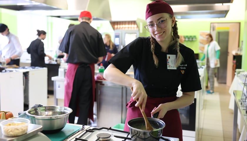 Jedna z uczestniczek międzynarodowego konkursu gastronomicznego we Wrocławiu - Horvath Alexa z Węgier