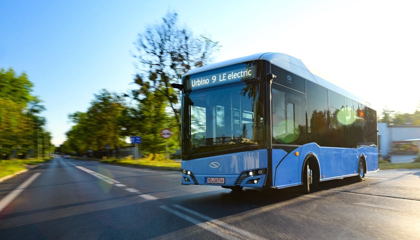 Taki niewielki 9-metrowy elektryczny Solaris będzie woził pasażerów na linii Wrocław - gmina Miękinia. 