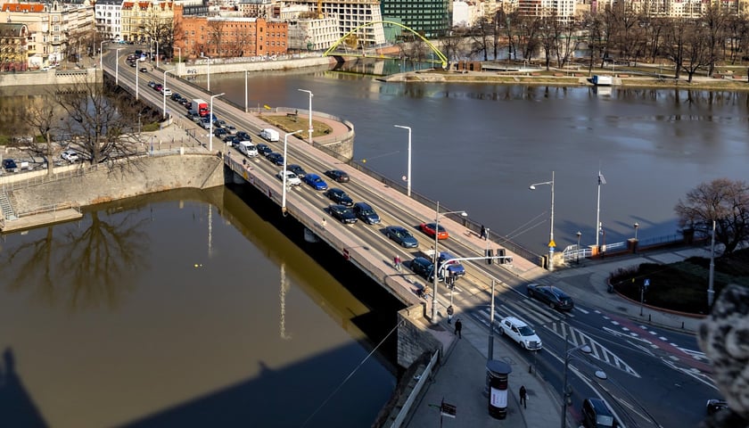 Mosty Uniwersyteckie widziane z wieży matematycznej Uniwersytetu Wrocławskiego. 