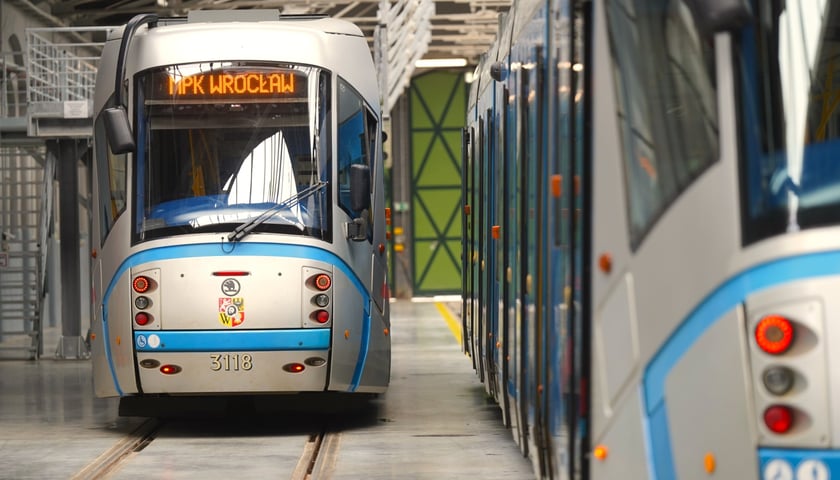 Tramwaje Skoda 19T - na zdjęciu - przejdą kapitalny remont. MPK ma 31 takich pojazdów. 