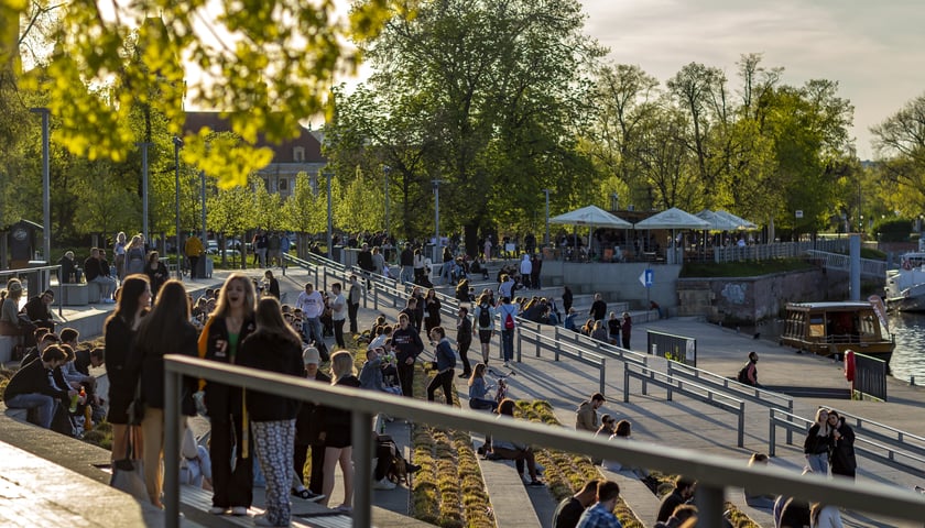 Bulwar Xawerego Dunikowskiego to jedno z miejsc na spacer we Wrocławiu. Organizowane są tu także wydarzenia plenerowe: koncerty i festiwale.