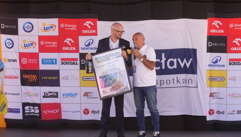 Zdjęcia z podpisywania list startowych, Hala Stulecia