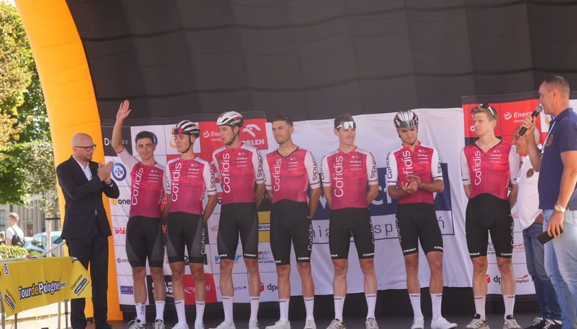<p>Start przejazdu honorowego</p>
