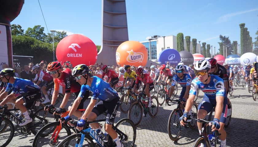 <p>TdP 2024, start przejazdu honorowego</p>