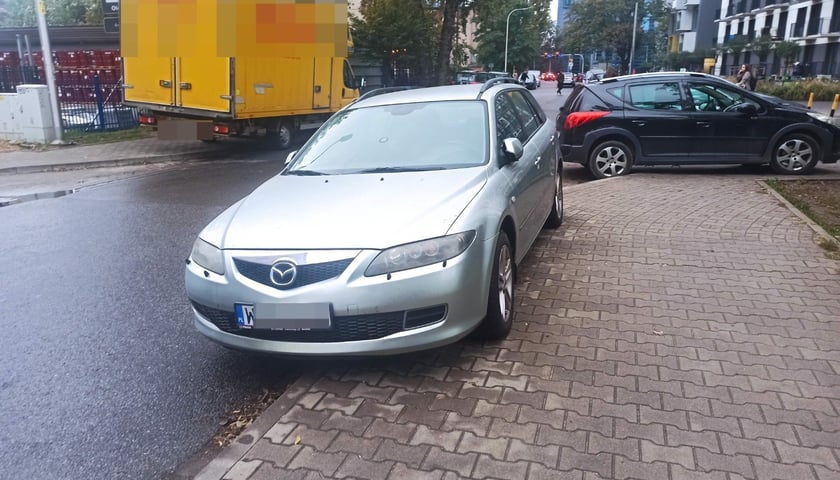 Przykłady nieprawidłowego parkowania