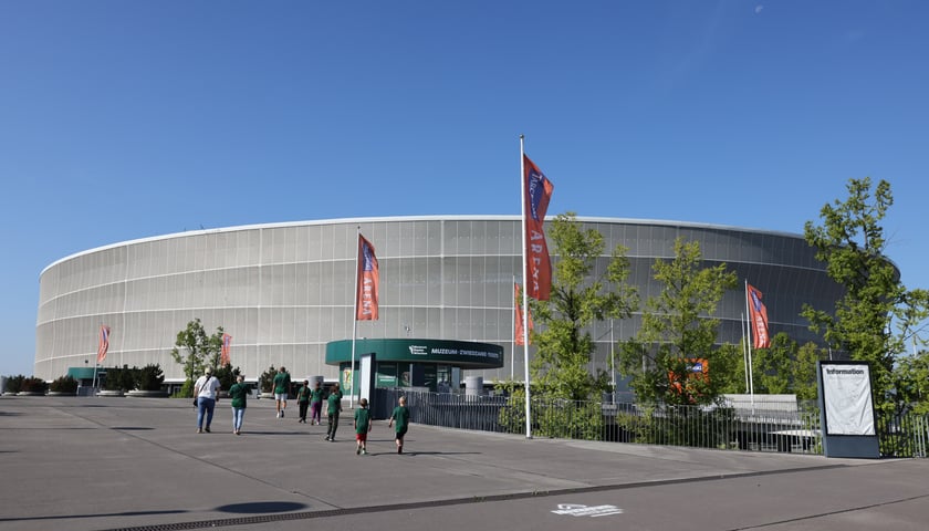 Na zdjęciu widok na Tarczyński Arena Wrocław. Sprawdź, jak dojechać na wrocławski stadion!