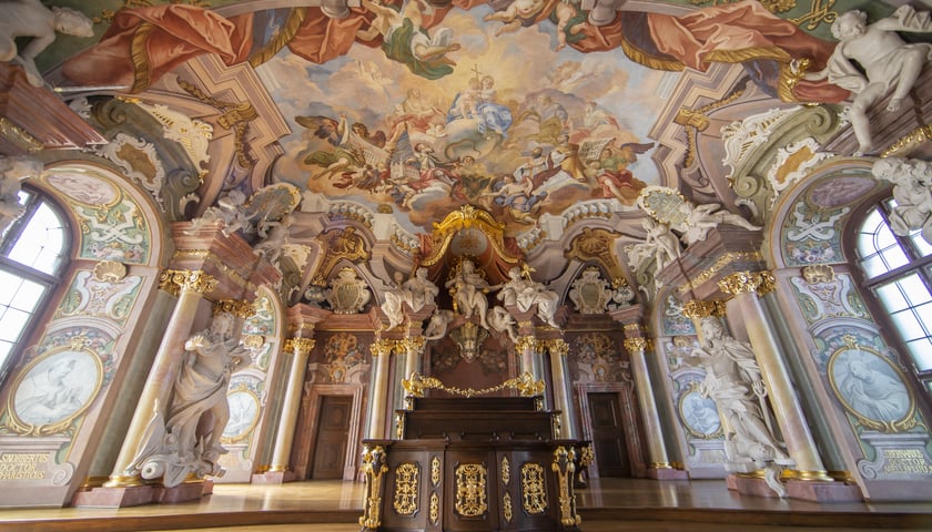 Na zdjęciu Aula Leopoldina. Sprawdź, kiedy możesz odwiedzić to miejsce oraz wejść na Wieżą Matematyczną we Wrocławiu!