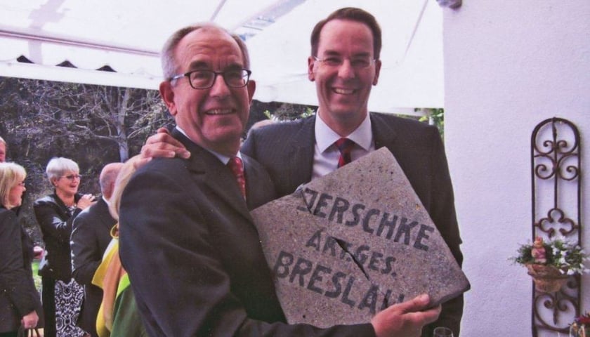 Na Fotopolsce Tobias Jerschke z Niemiec odnalazł zdjęcie kamiennej płyty wyprodukowanej przez jego przodka