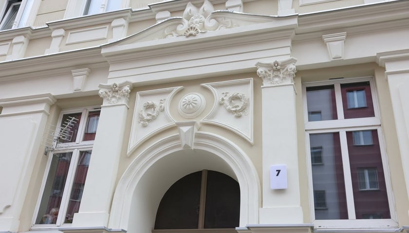Nowo wyremontowana elewacja ul. Baryckiej 7 we Wrocławiu