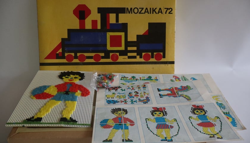 <p>Eksponat z wystawy Bawią, uczą, wychowują &ndash; zabawki z Dolnego Śląska w czasach PRL-u w Miejskim Muzeum Zabawet w Karpaczu</p>