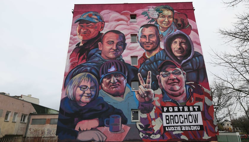 Mural od strony ul. Koreańskiej.
