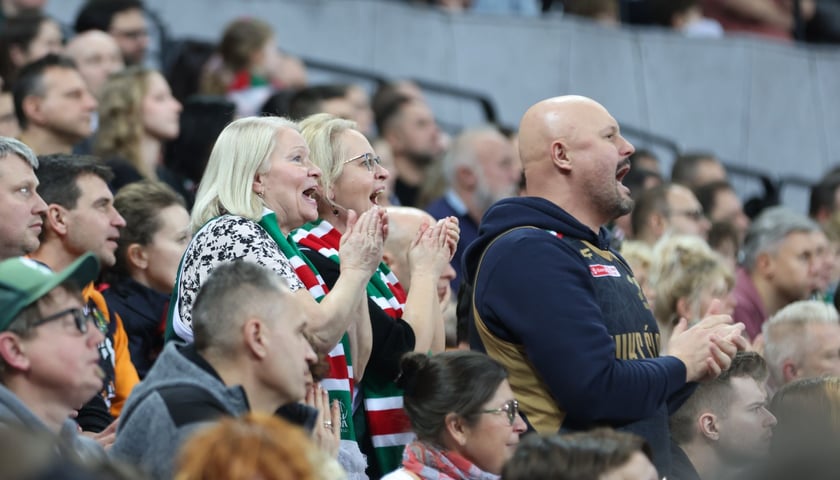 Kibice podczas meczu koszykówki: Śląsk Wrocław - Legia Warszawa