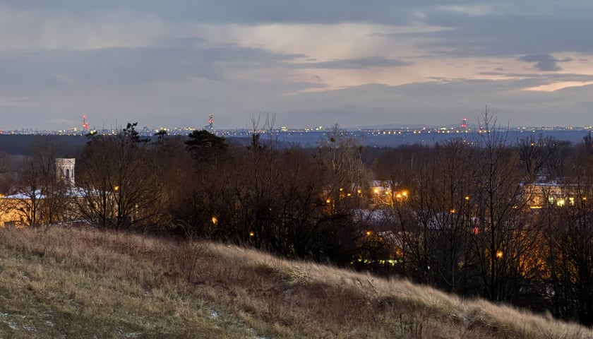 <p>Panorama Wrocławia widziana z Obornik Śląskich</p>