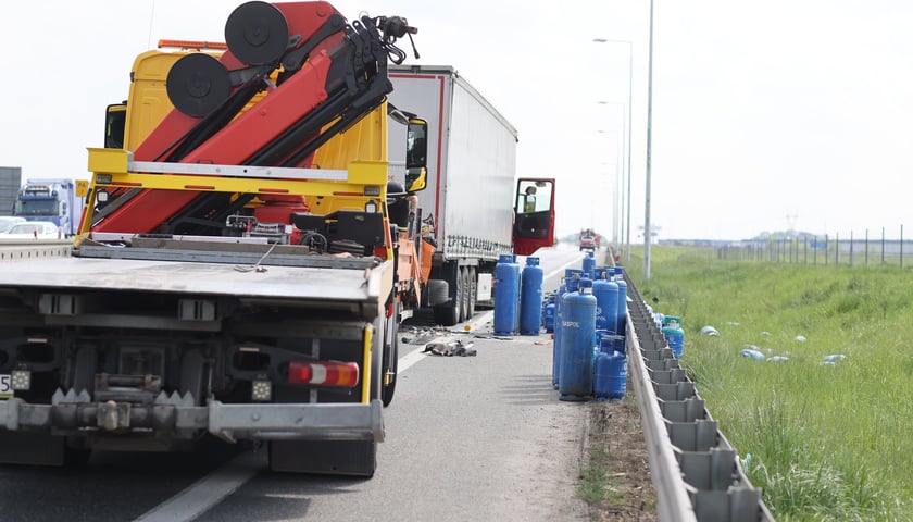 <p>Wypadek z udziałem busa i ciężar&oacute;wki na AOW - 23. 04</p>