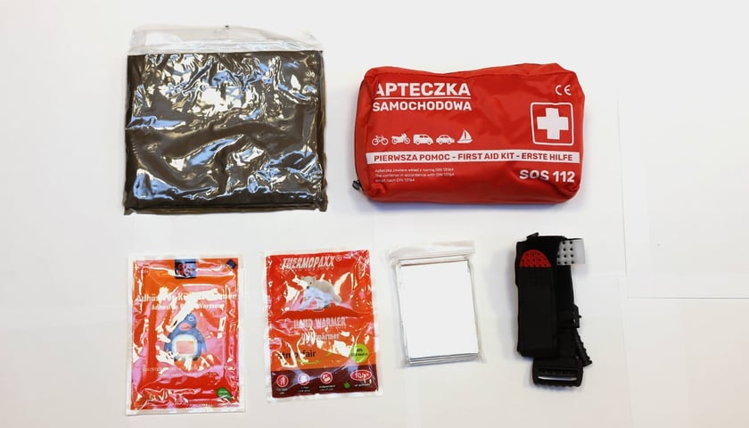 Apteczka samochodowa i przedmioty, które powinny się znaleźć w zestawie "Pierwsza pomoc i pogoda"