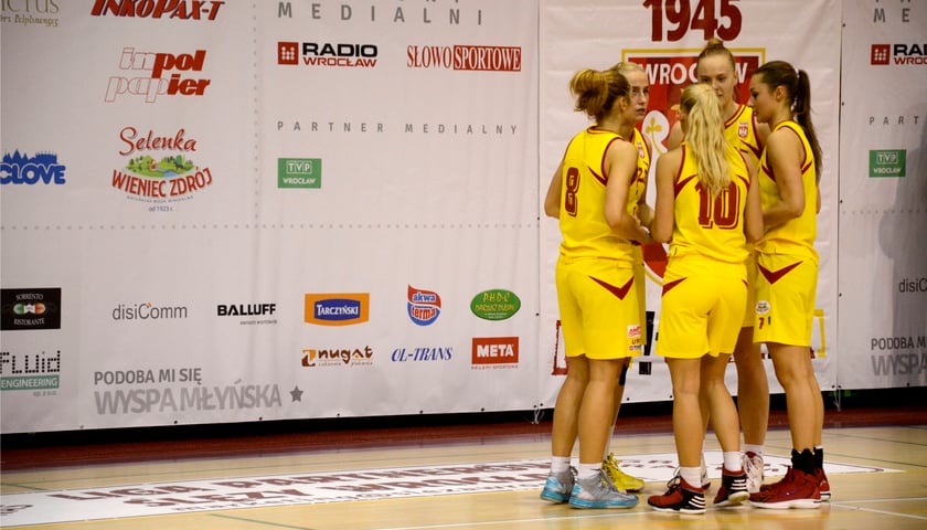 Koszykarki Ślęzy zagrają z Basketem