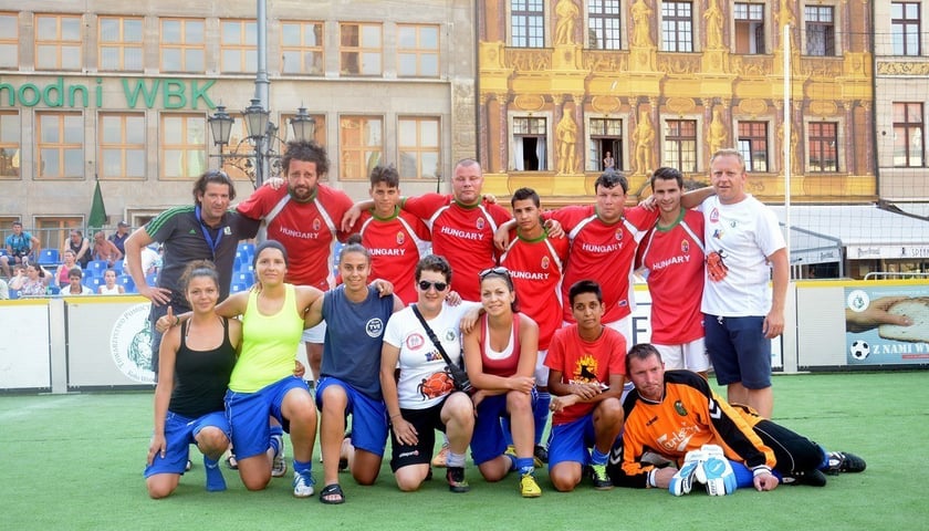 Piłkarskie mistrzostwa bezdomnych wygrali Węgrzy i Dropsy