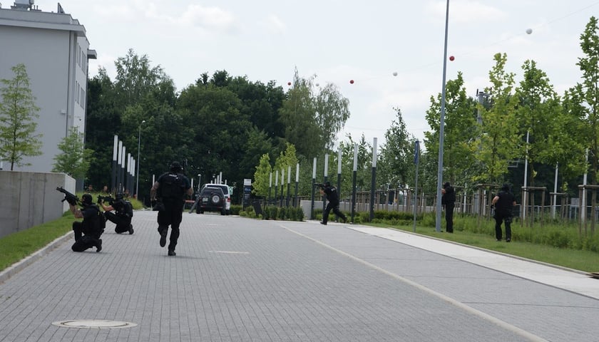Ćwiczenia z funkcjonariuszami samodzielnego poddziału kontrterrorystycznego  i straży pożarnej w szpitalu im. Marciniaka