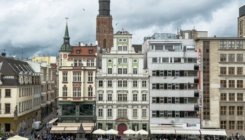 <p>Kibice wszczynali burdy, rzucali krzesłami, awanturowali się. Policja reagowała błyskawicznie</p>