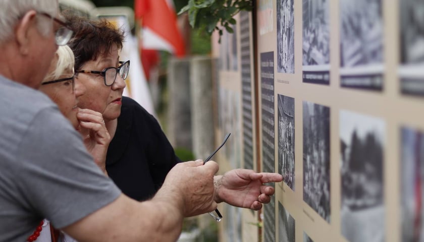 W Pawłowie Trzebnickim przy budynku dawnej szkoły zorganizowano wystawę poświęconą pierwszej polskiej szkole na Dolnym Śląsku