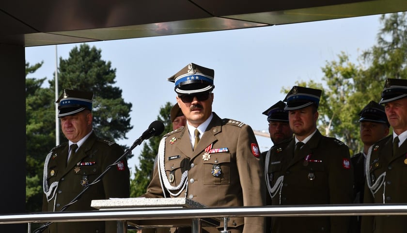 W sobotę 9 sierpnia żołnierze odbywający przeszkolenie w ramach programu Wakacje z Wojskiem złożyli uroczystą przysięgę wojskową na sztandar 10 Wrocławskiej Brygady Łączności