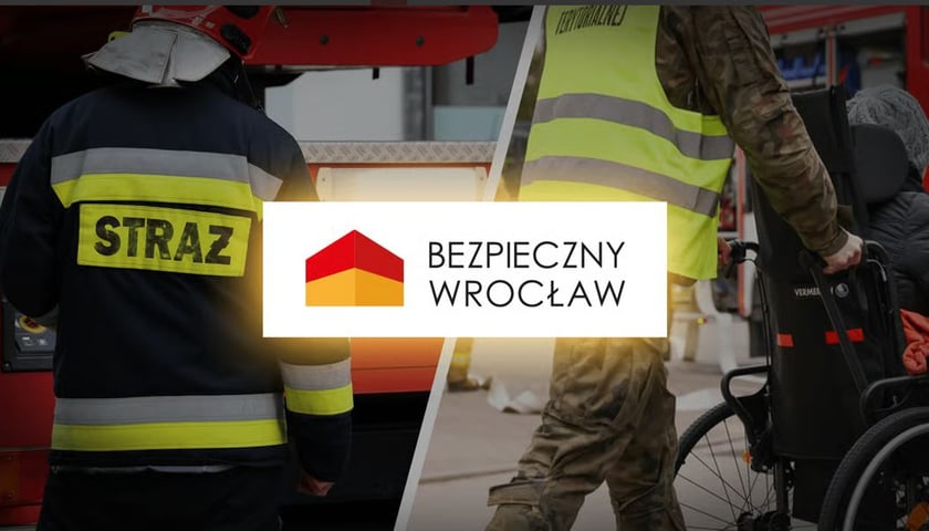 Strażak i żołnierz w mundurach, napis Bezpieczny Wrocław / zdjęcie ilustracyjne