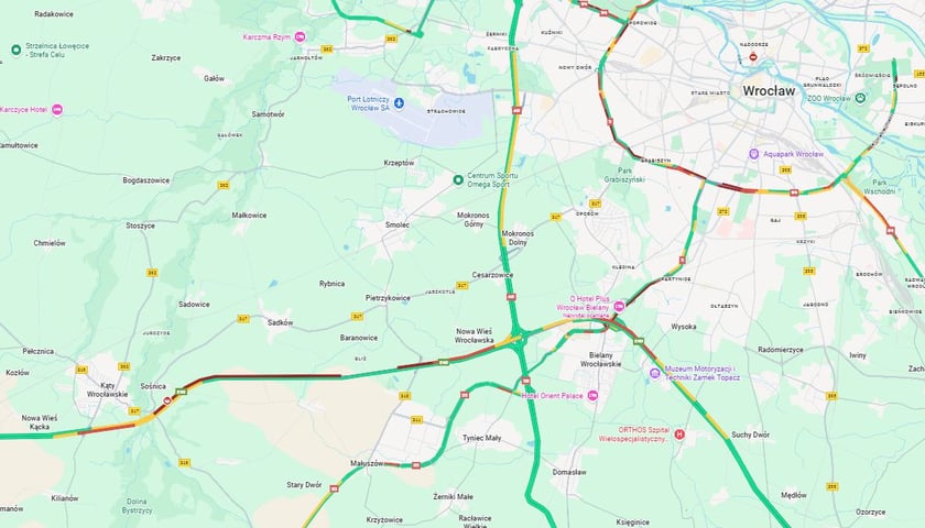 Na czerwono zaznaczono korek na A4 koło Wrocławia