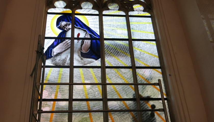 Od dziś mamy nowy witraż