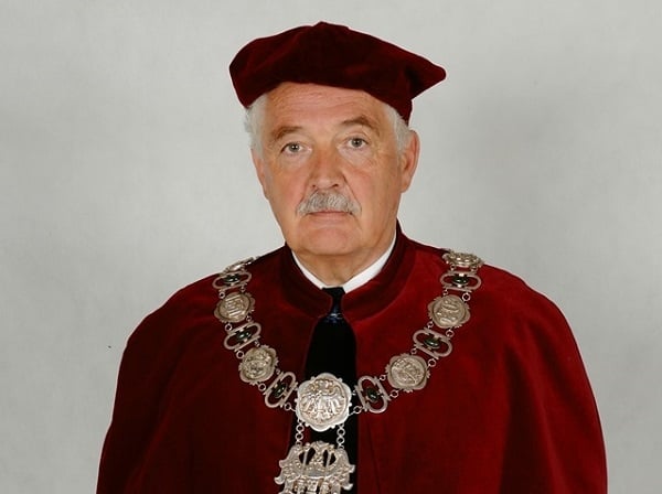 W kolejce po tytuły