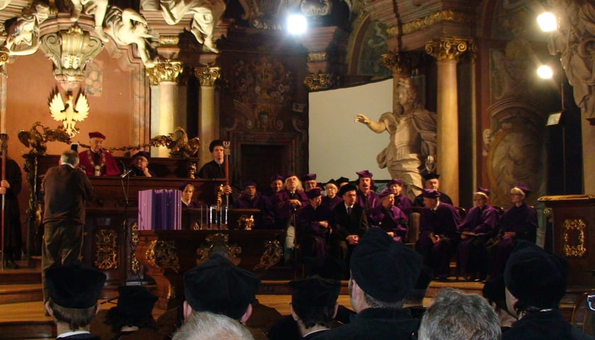 Promocje na Uniwersytecie (ZDJĘCIA)