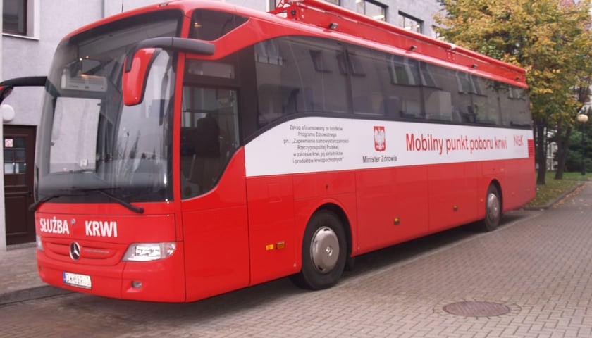 Nowy autobus dla krwiodawców (ZDJĘCIA)
