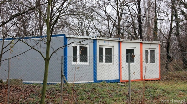 Zdewastowano baraki dla bezdomnych na Tarnogaju