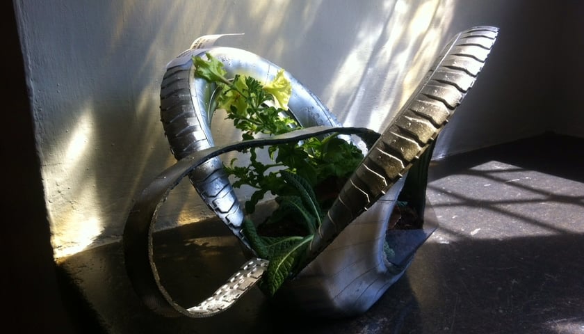 Filiżanka na palec, lampa chrzanowa czyli Biennale uczniowskiej sztuki użytkowej