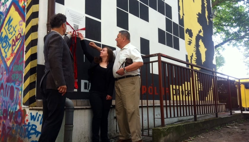 Nowy mural na Nadodrzu... z dedykacją