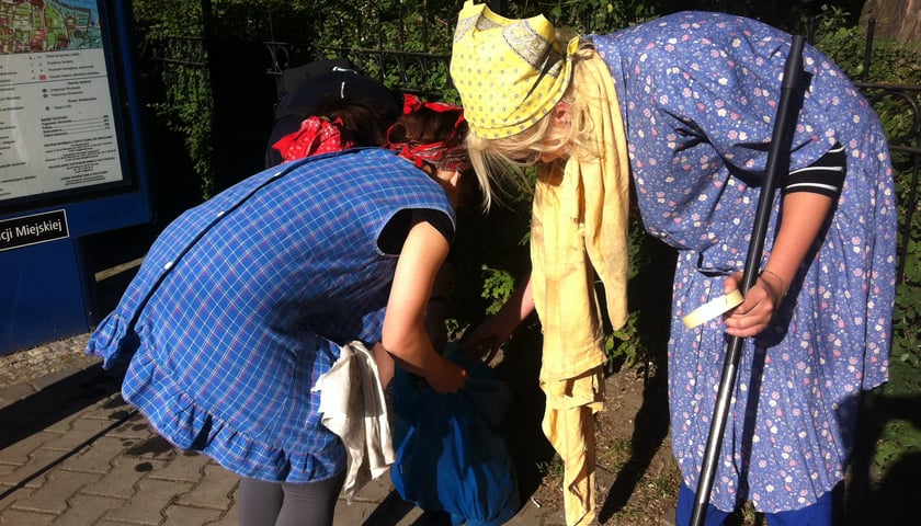 W kolorowych fartuchach sprzątały Nadodrze!