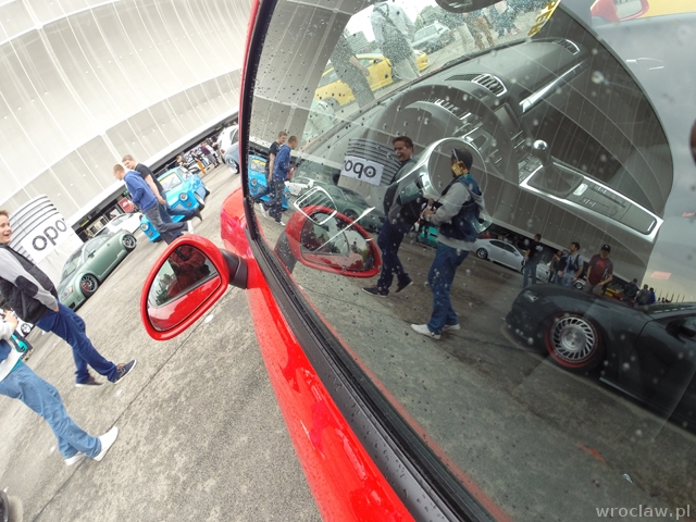 400 niezwykłych aut na stadionie [ZDJĘCIA]