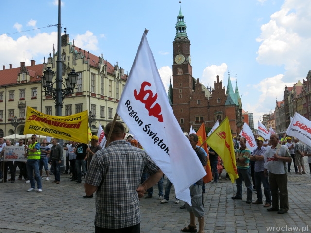 „Solidarność” przed Bankiem Zachodnim WBK [ZDJĘCIA]