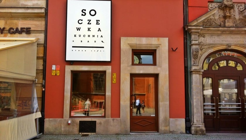 Soczewka – był optyk jest bar