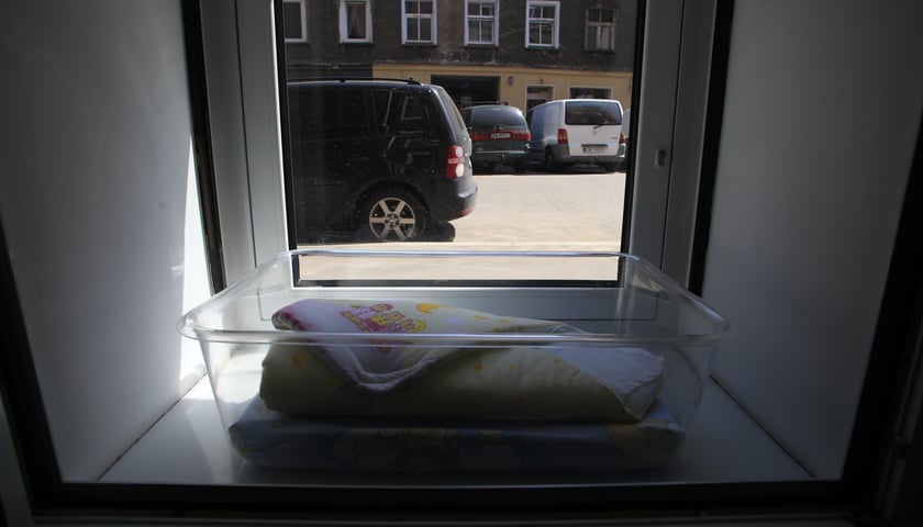 Kilkutygodniowe niemowle w oknie życia