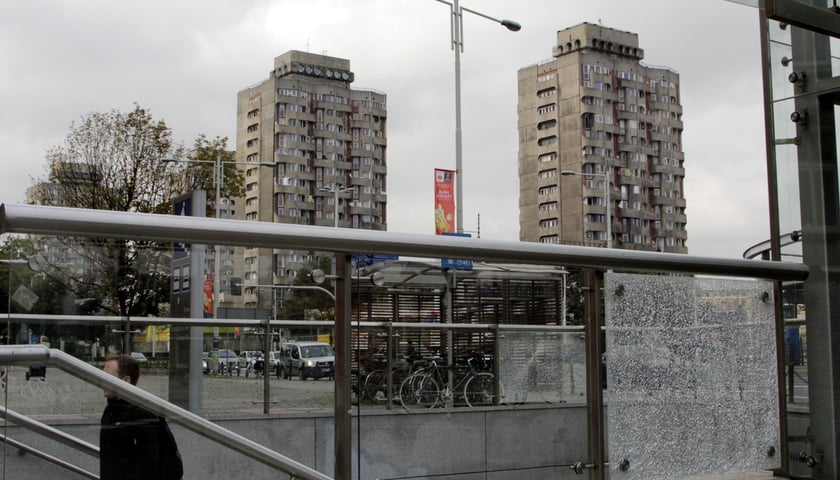 Wandale dewastują przystanki