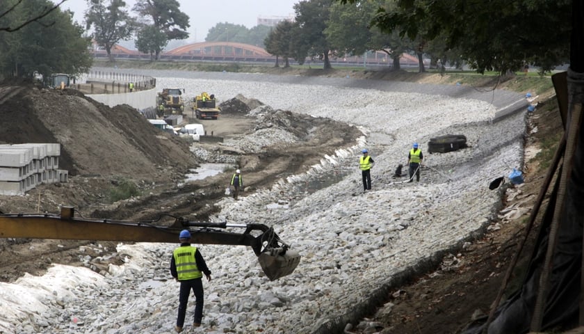 Jaz Różanka ma już nowe przęsło i sterownię [ZDJĘCIA]